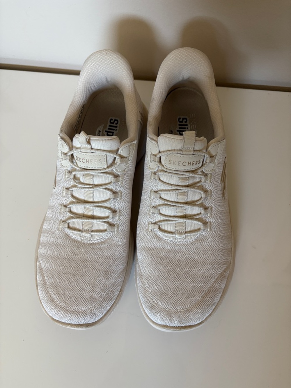 Pre owned Skechers womens Cream Slip-On Knit Sneakers size 7